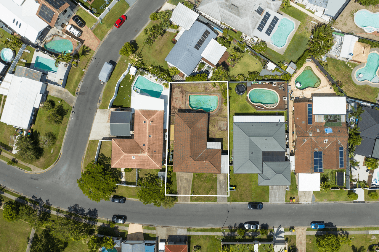 12 Bowline Road, MERMAID WATERS, QLD 4218