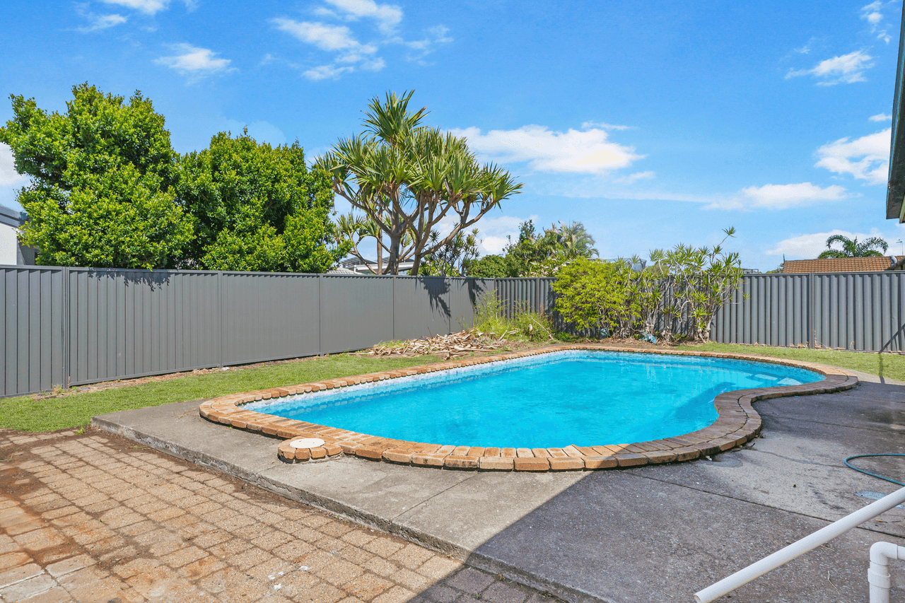 12 Bowline Road, MERMAID WATERS, QLD 4218