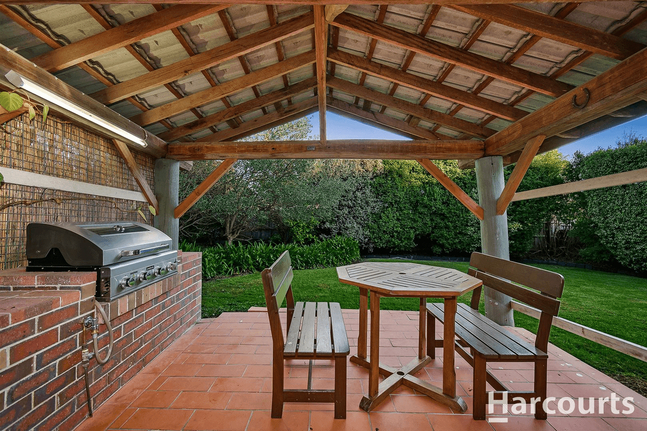 8 Coonawarra Drive, VERMONT SOUTH, VIC 3133