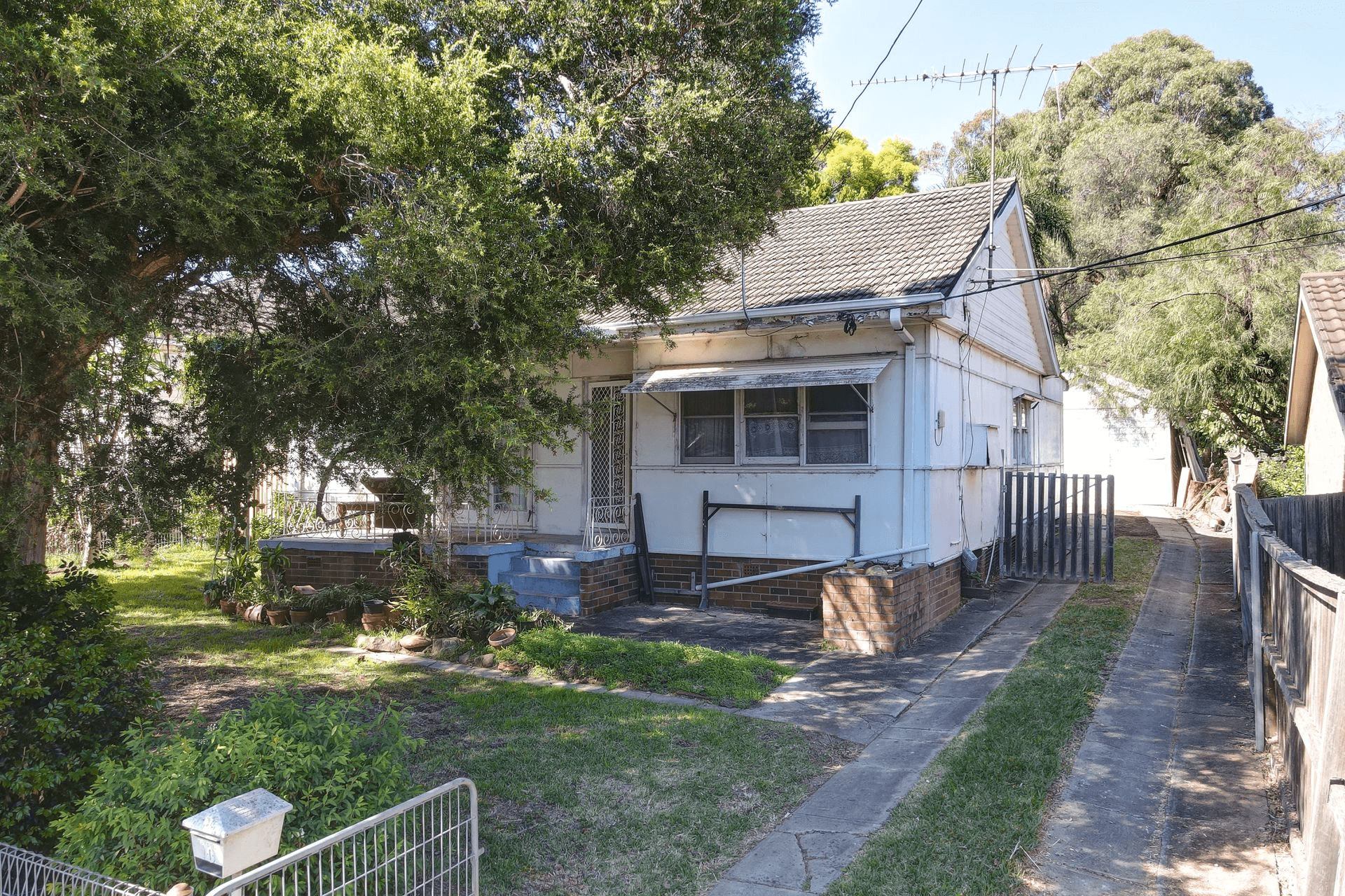 10 Laurel Street, Carramar, NSW 2163
