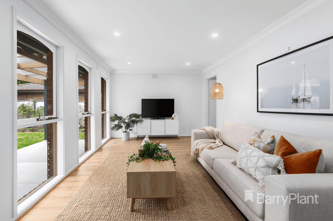 2 Poseidon Close, Mill Park, VIC 3082