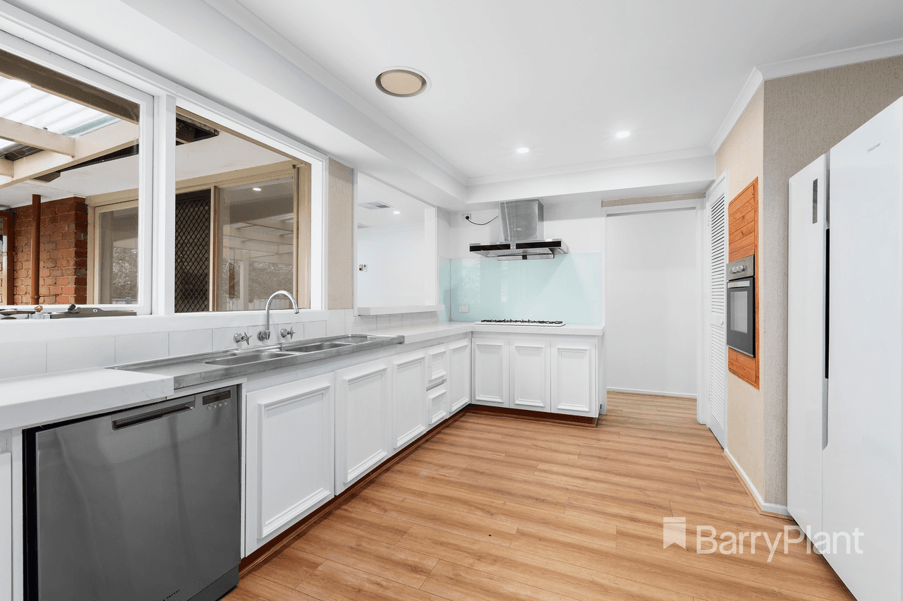 2 Poseidon Close, Mill Park, VIC 3082