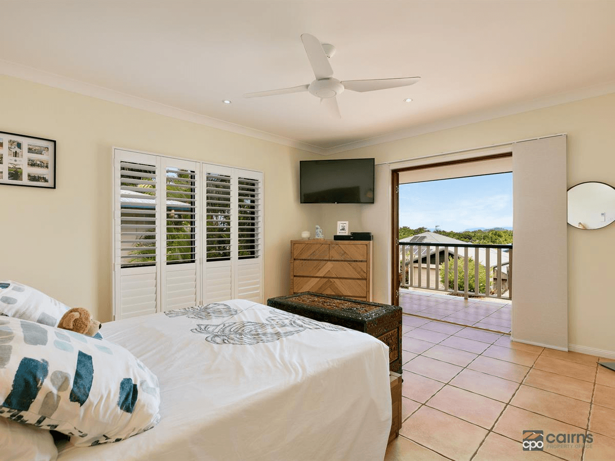 26 MACARTHUR Close, PALM COVE, QLD 4879