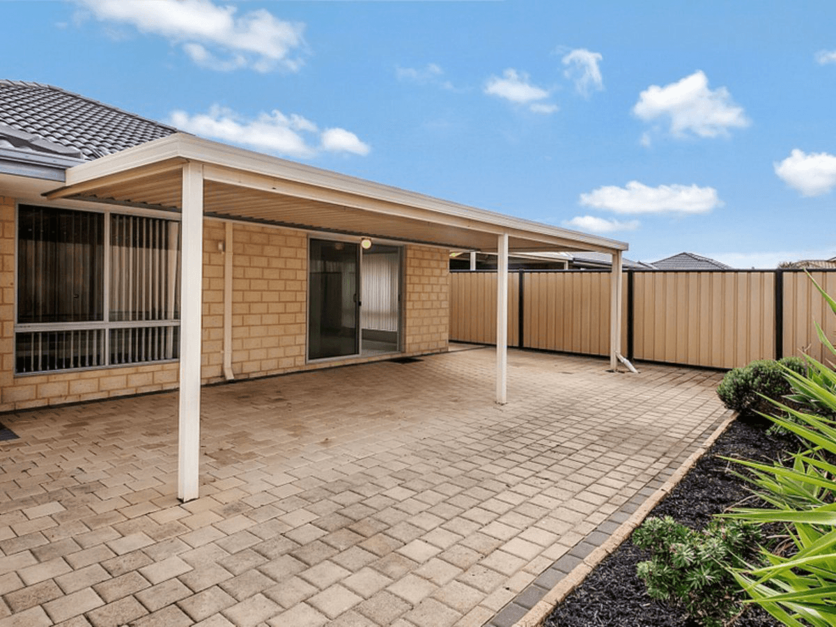 6 Strowan Pass, CARRAMAR, WA 6031