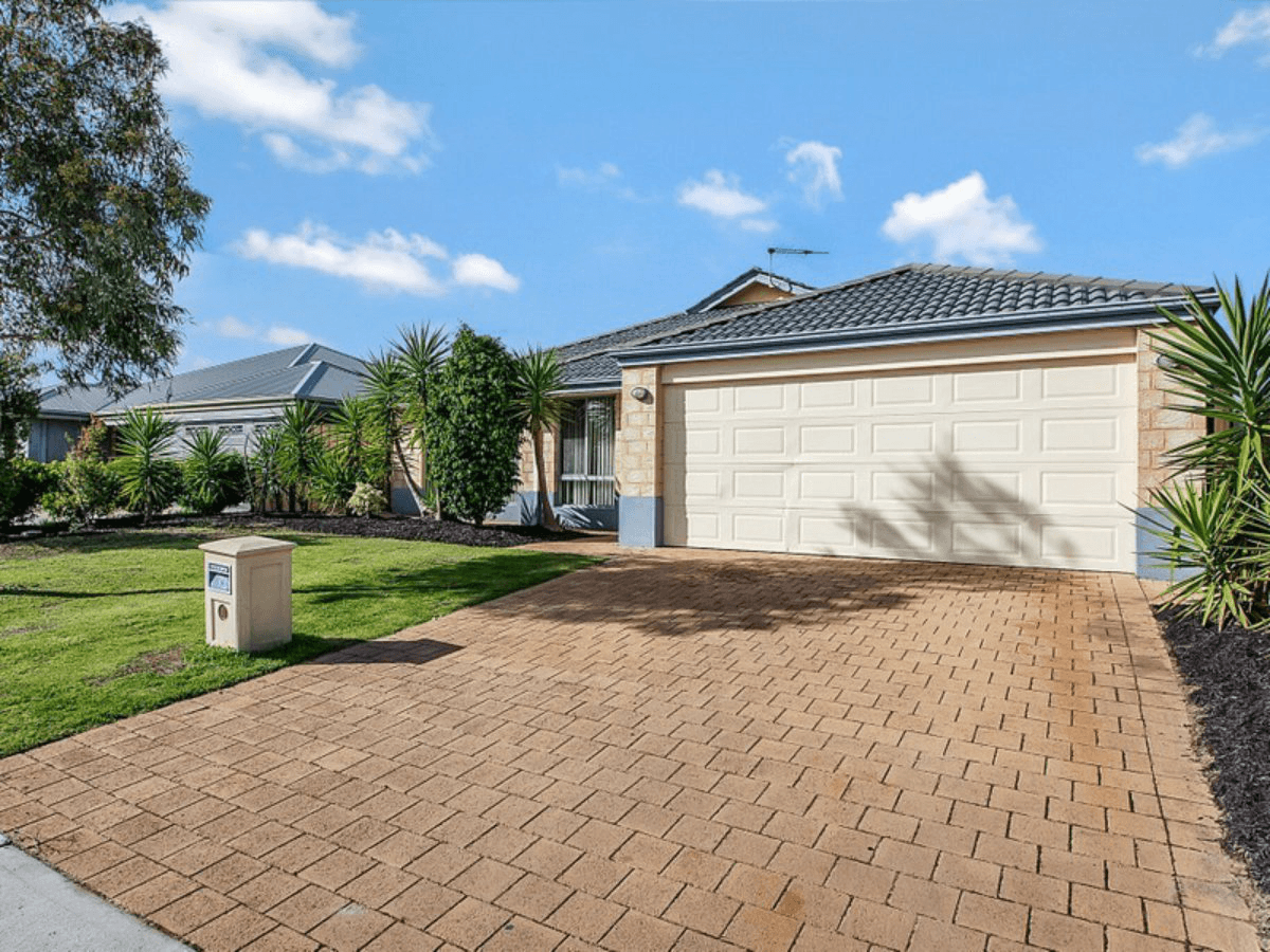 6 Strowan Pass, CARRAMAR, WA 6031