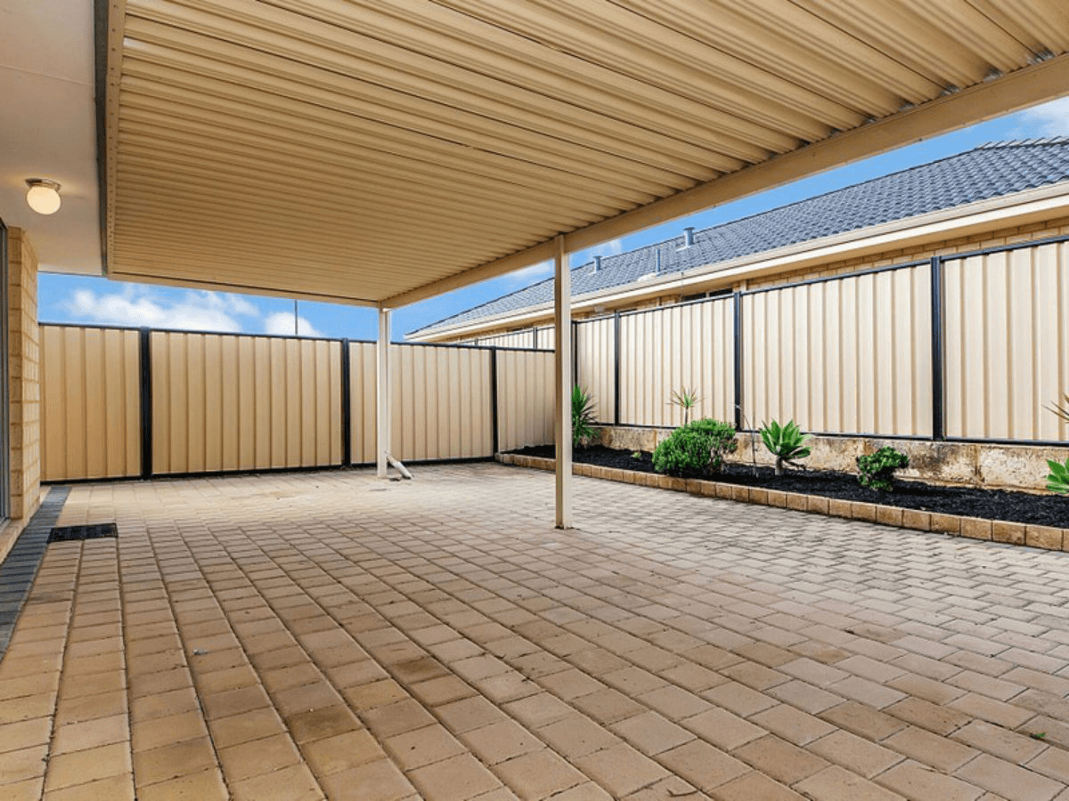 6 Strowan Pass, CARRAMAR, WA 6031