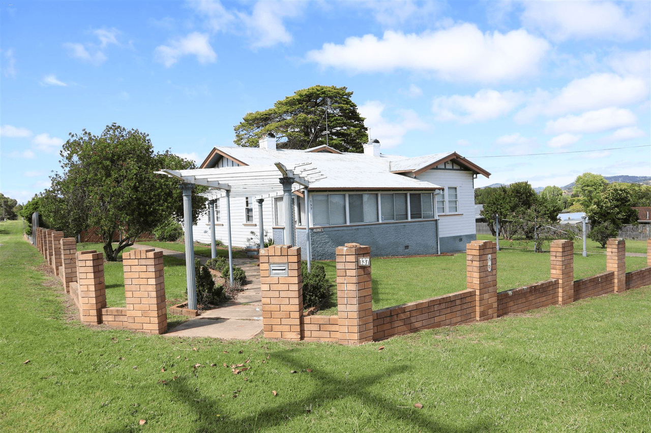 137 Petrie Street, Tenterfield, NSW 2372