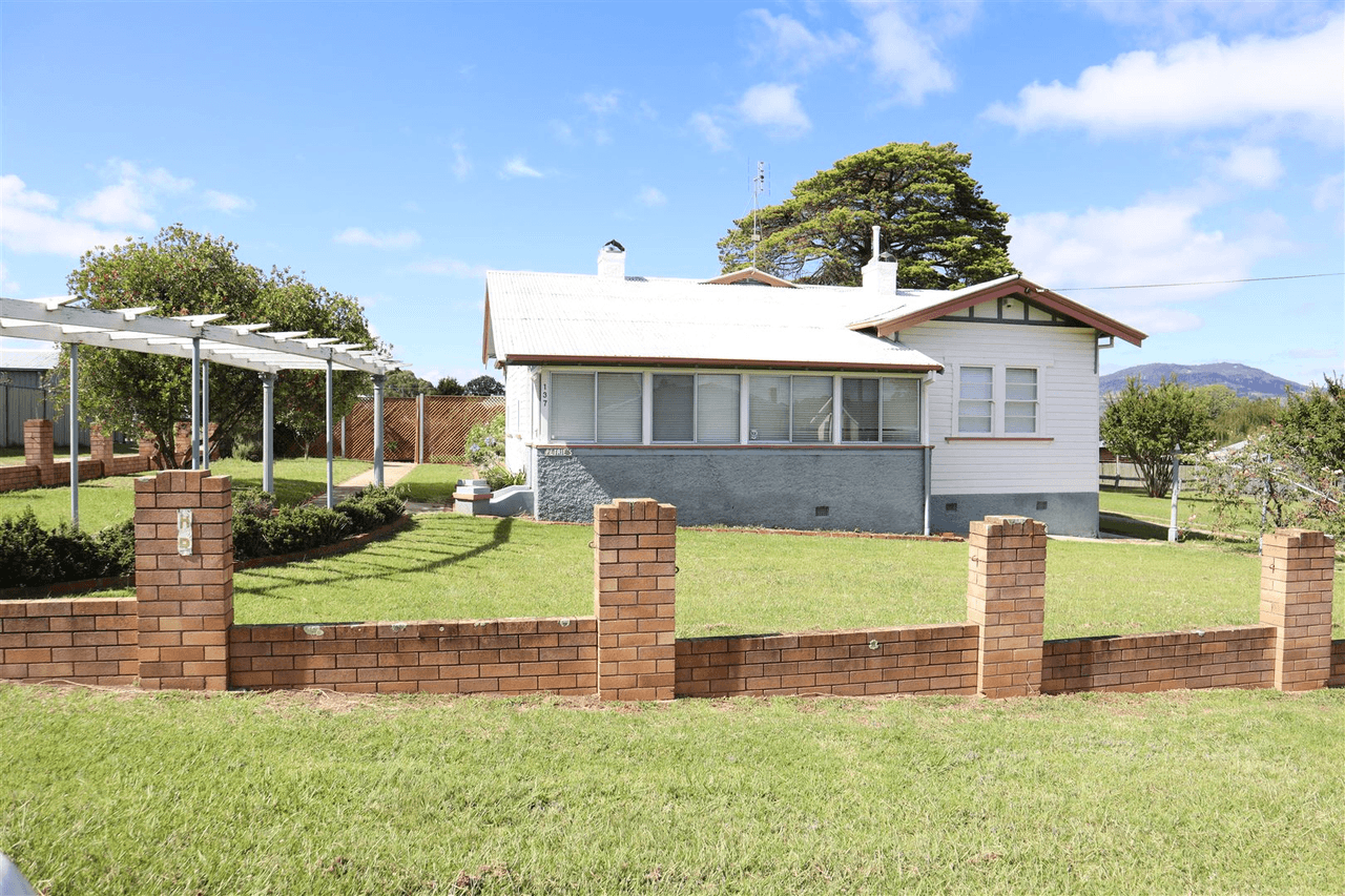 137 Petrie Street, Tenterfield, NSW 2372