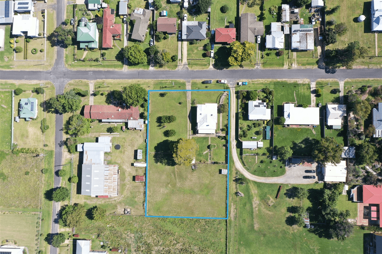 137 Petrie Street, Tenterfield, NSW 2372