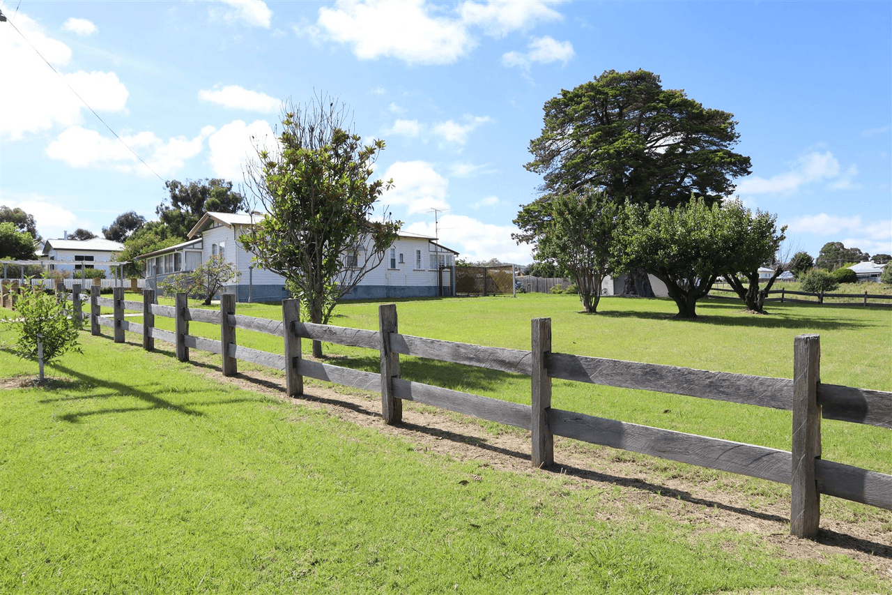 137 Petrie Street, Tenterfield, NSW 2372