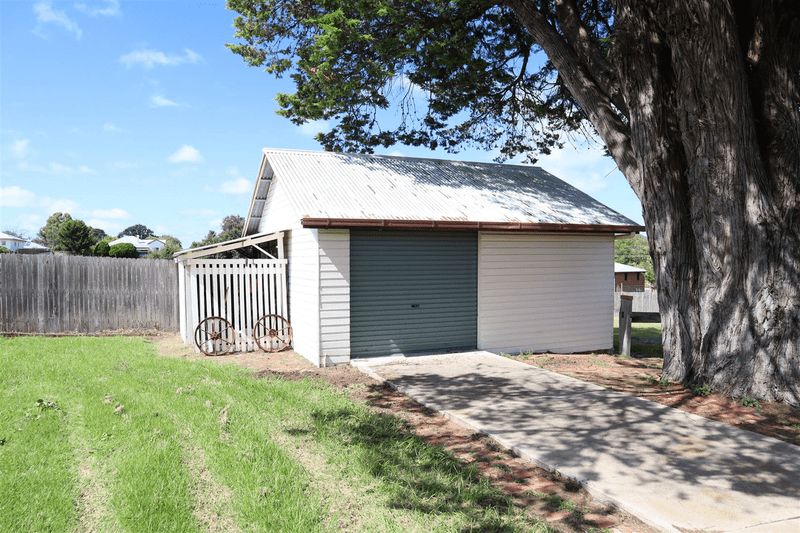 137 Petrie Street, Tenterfield, NSW 2372