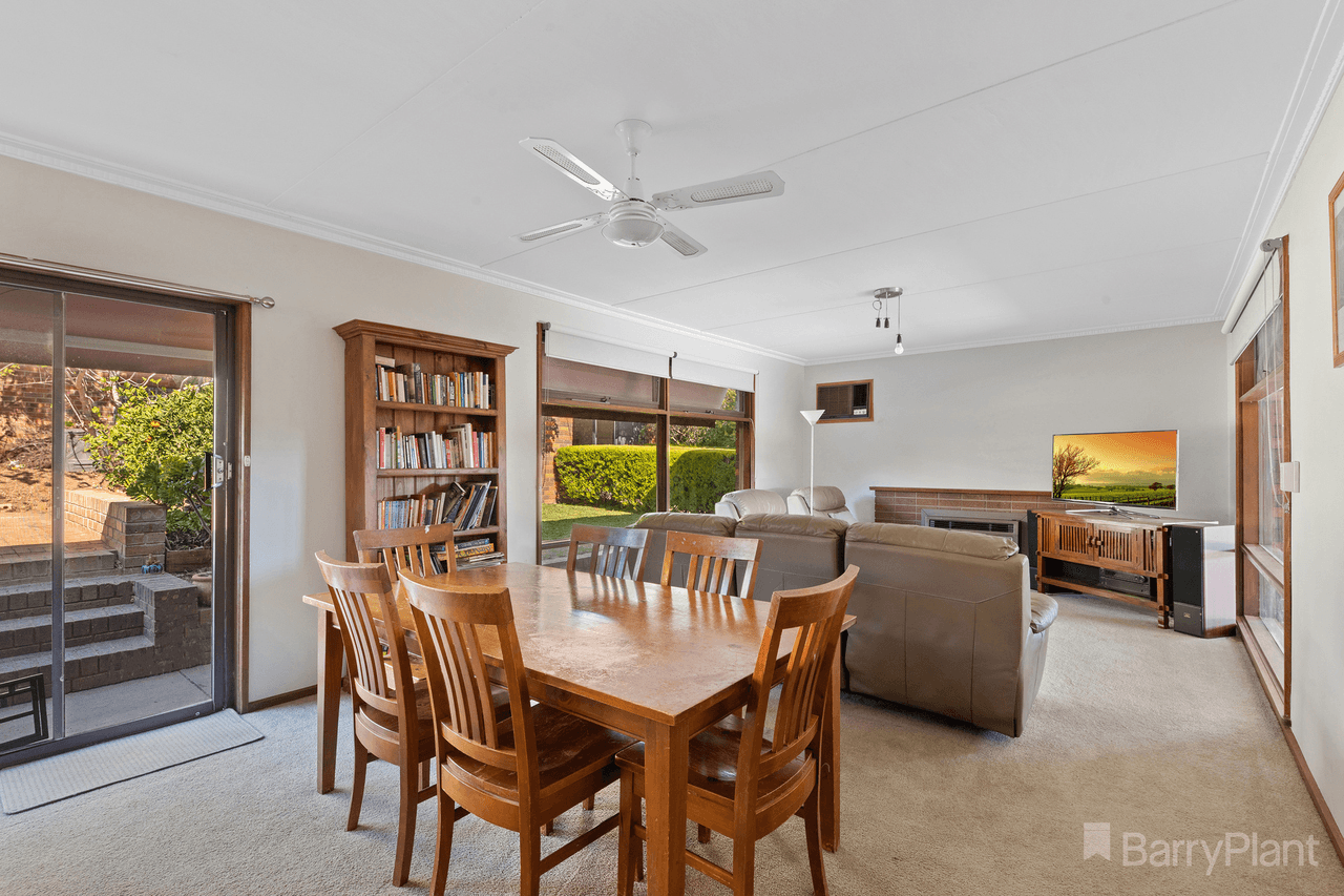 11 Rosemary Avenue, Strathdale, VIC 3550