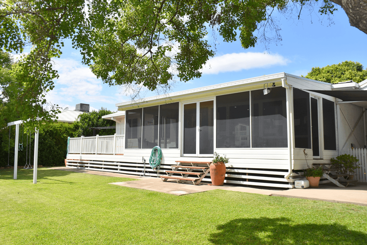 5 Robertson Avenue, MOREE, NSW 2400