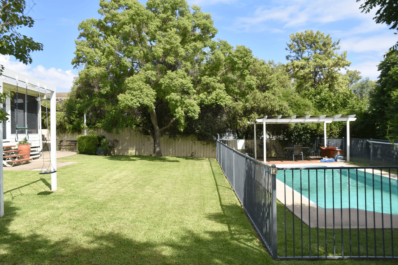 5 Robertson Avenue, MOREE, NSW 2400