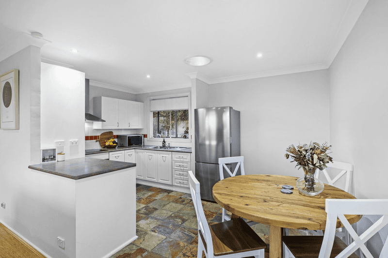 8 Valley View Road, BATEAU BAY, NSW 2261