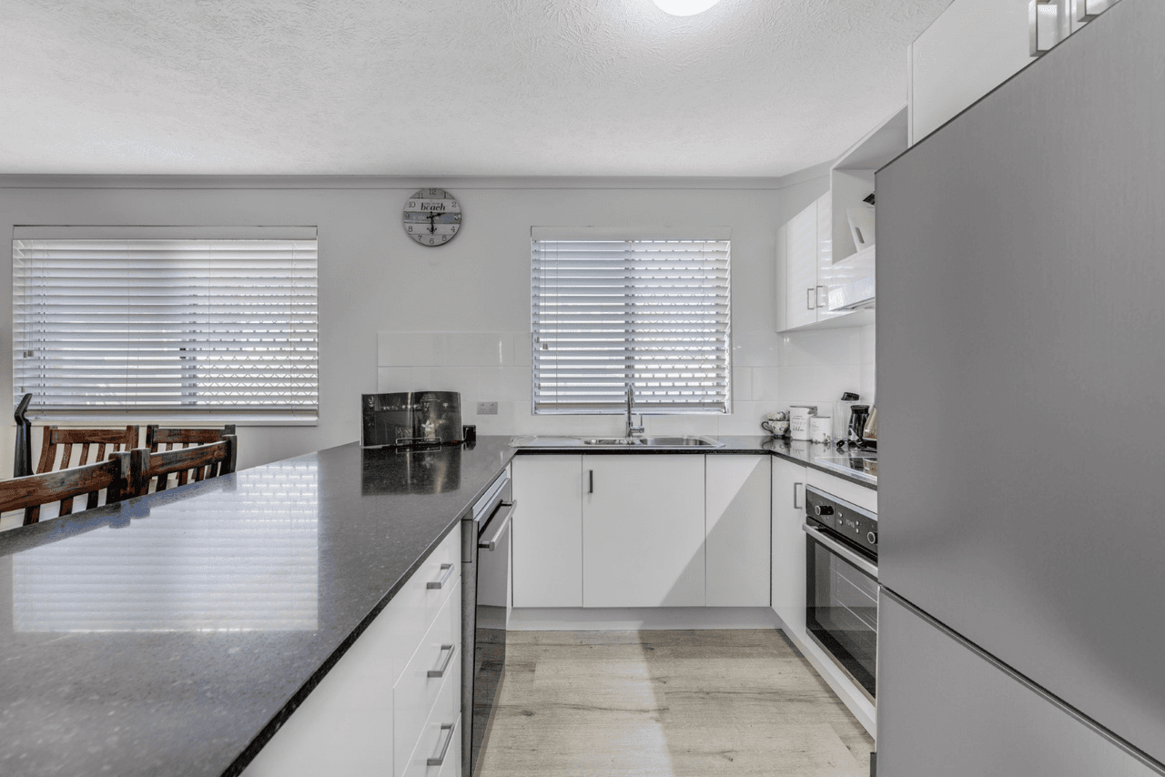 2/13 Arthur Street, KINGS BEACH, QLD 4551