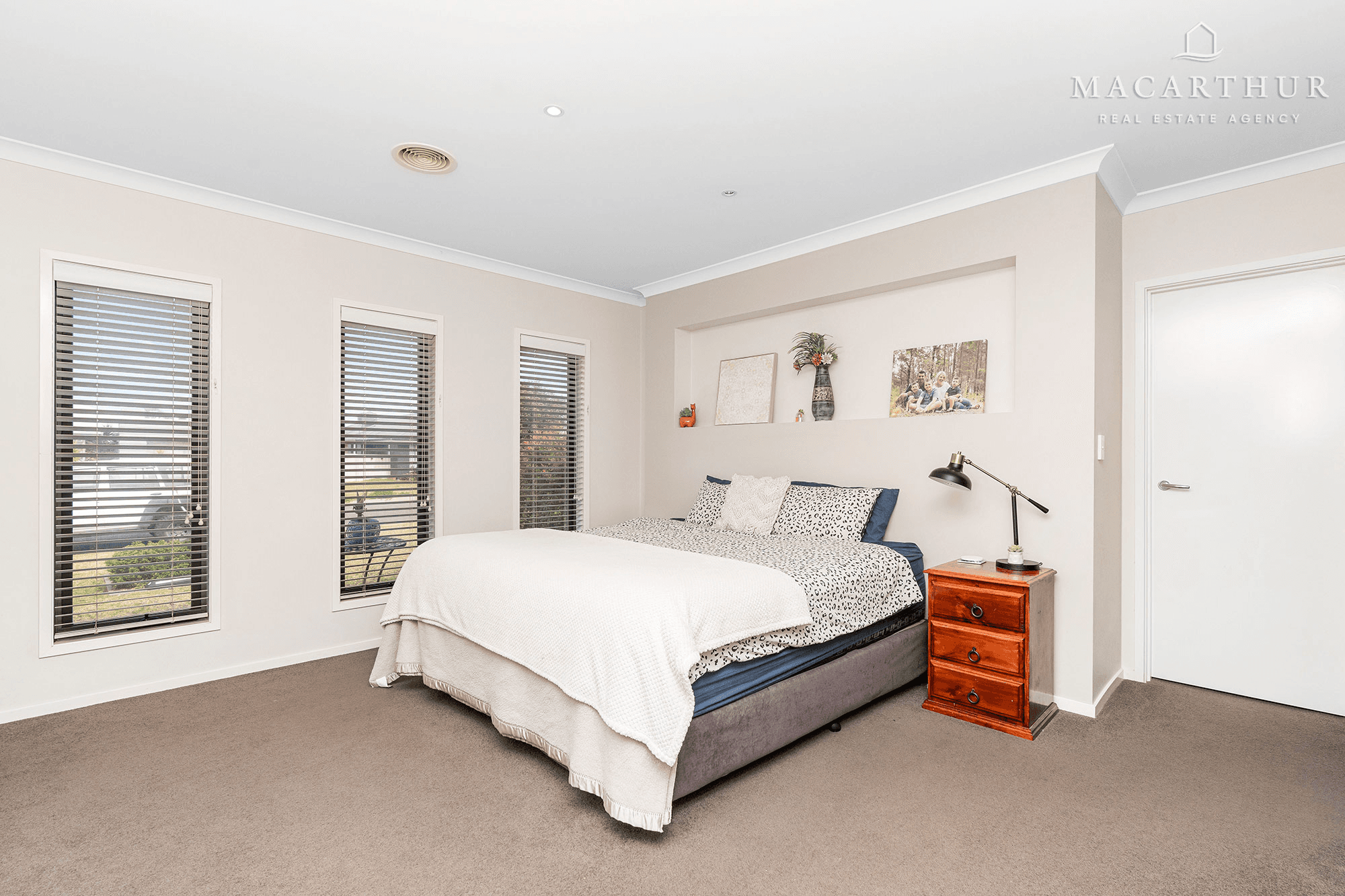 7 Breasley Crescent, Boorooma, NSW 2650