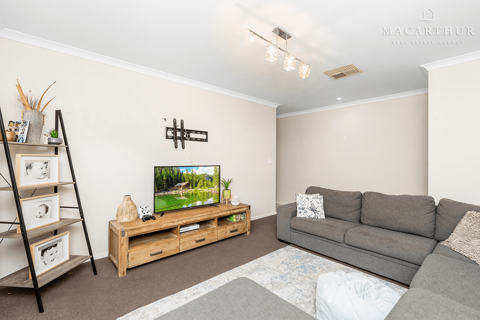 7 Breasley Crescent, Boorooma, NSW 2650