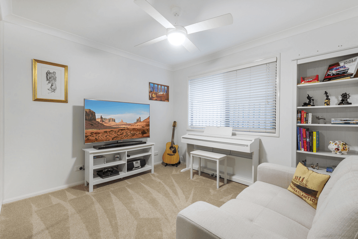 8 Summerlea Crescent, ORMEAU, QLD 4208