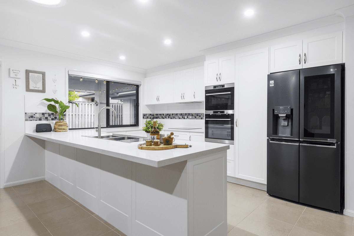 8 Summerlea Crescent, ORMEAU, QLD 4208