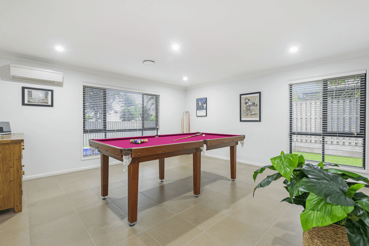 8 Summerlea Crescent, ORMEAU, QLD 4208