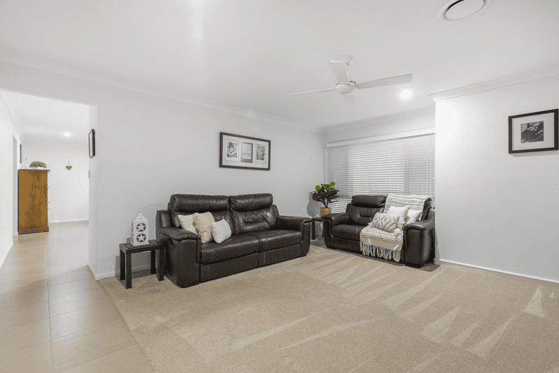 8 Summerlea Crescent, ORMEAU, QLD 4208