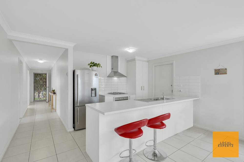 221 James Melrose Drive, Brookfield, VIC 3338