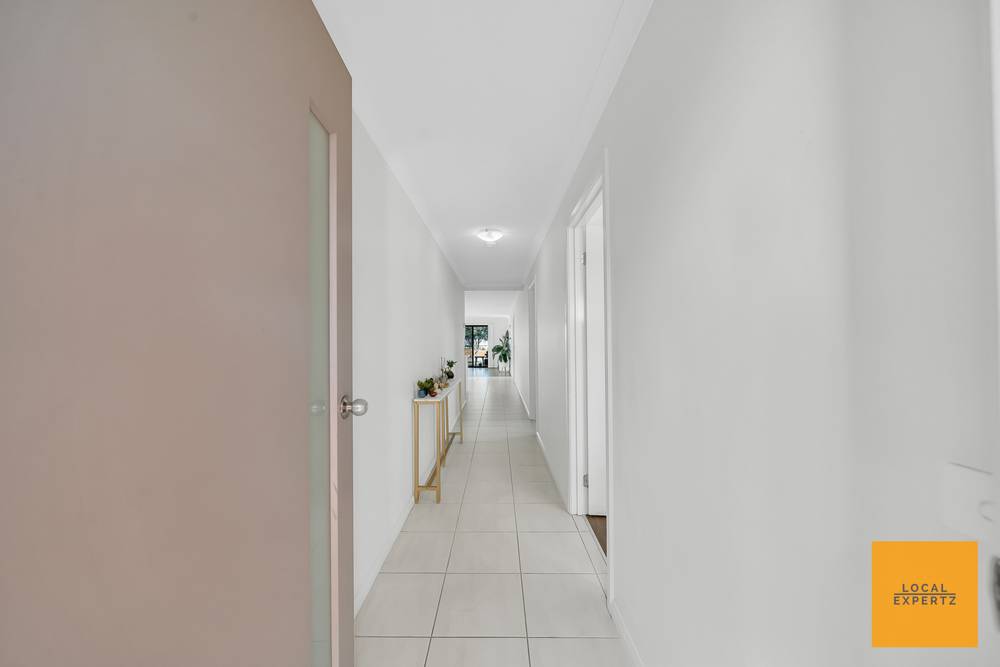 221 James Melrose Drive, Brookfield, VIC 3338