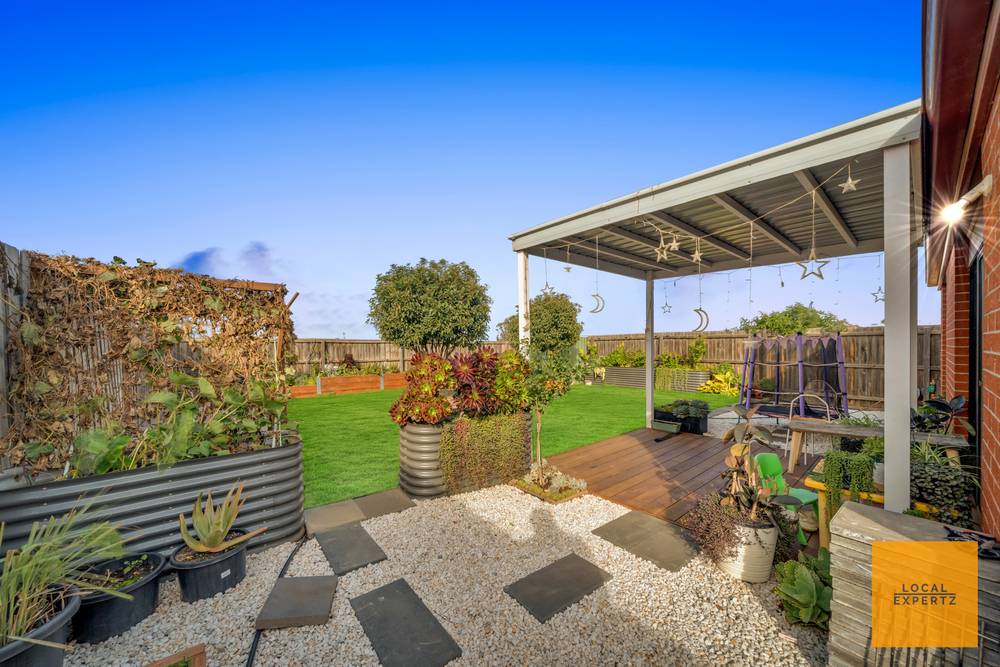 221 James Melrose Drive, Brookfield, VIC 3338