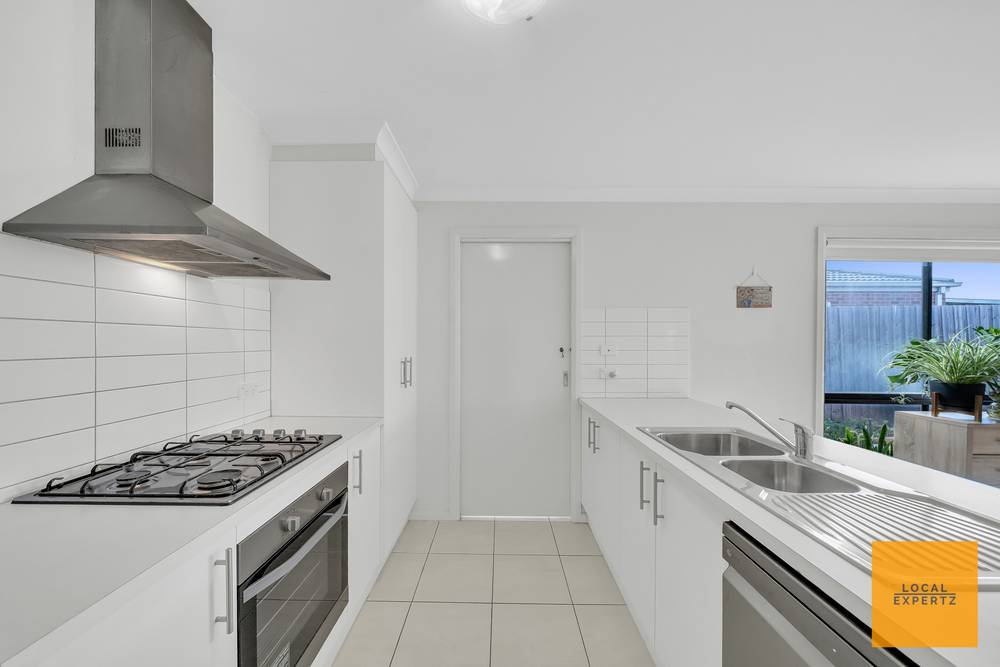 221 James Melrose Drive, Brookfield, VIC 3338