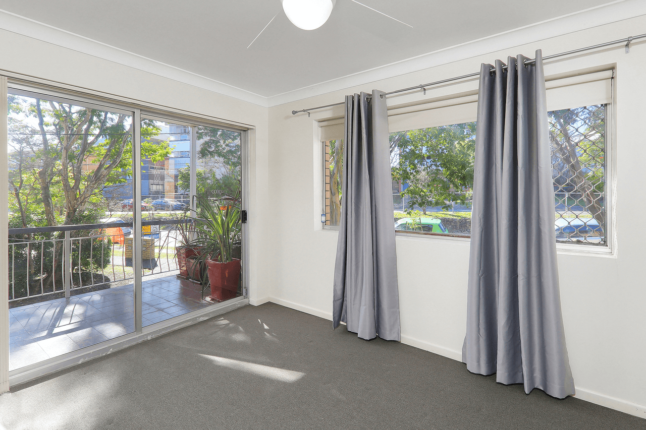 Unit 1/18 Raby Rd, Coorparoo, QLD 4151