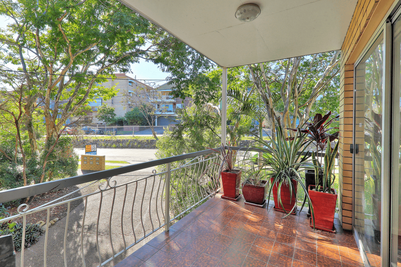 Unit 1/18 Raby Rd, Coorparoo, QLD 4151