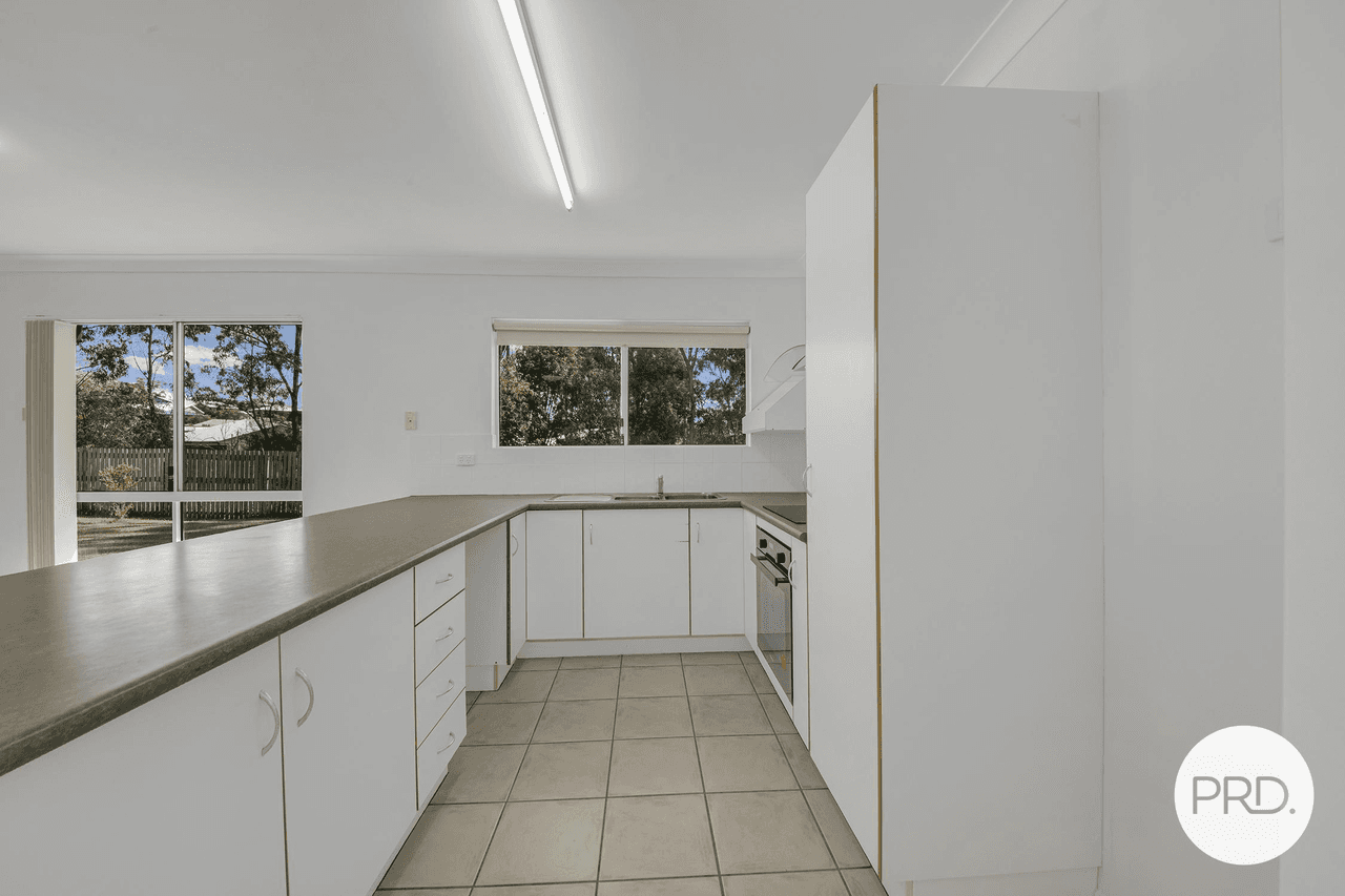 27 Saxonvale Court, NEW AUCKLAND, QLD 4680