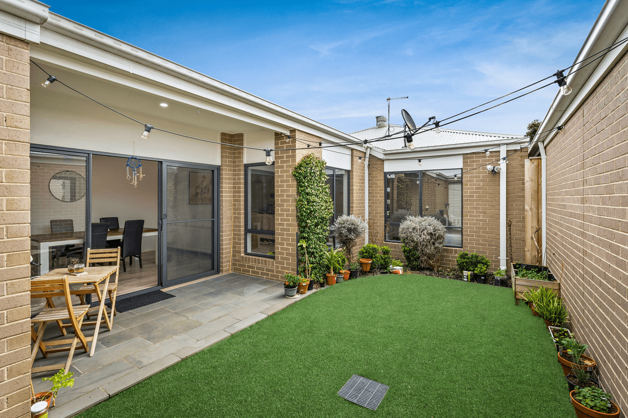 192 Wheelers Park Drive, CRANBOURNE NORTH, VIC 3977