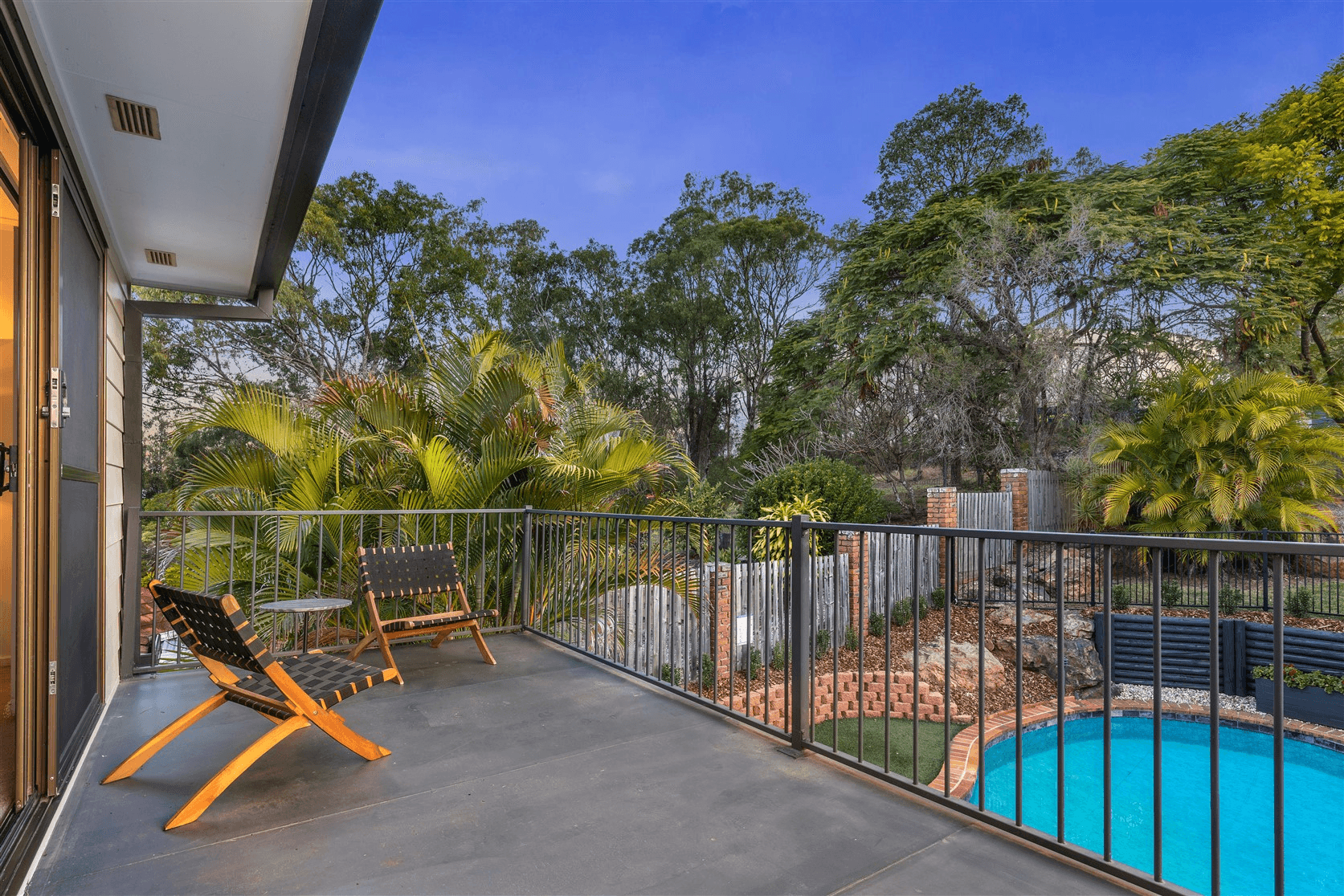 233 Mount Ommaney Drive, MOUNT OMMANEY, QLD 4074