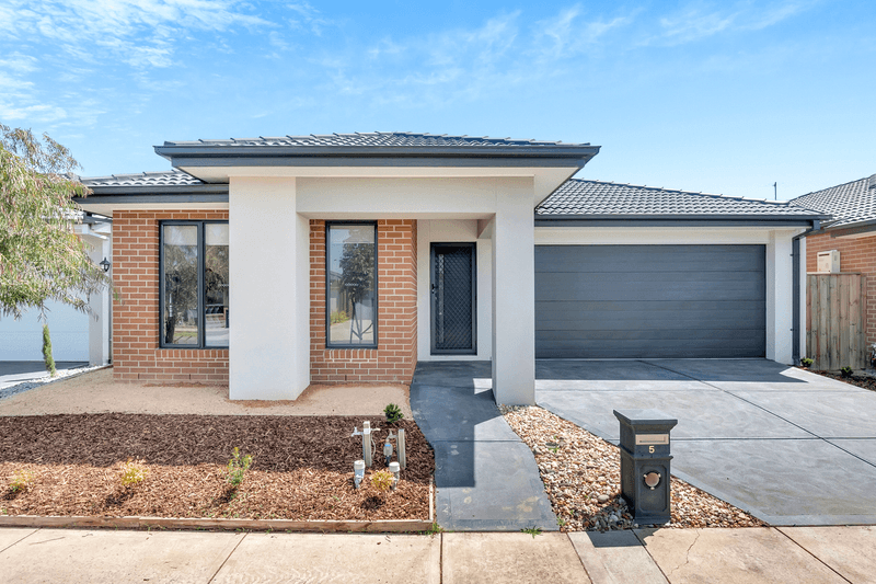 5 Rochester Drive, Mickleham, VIC 3064