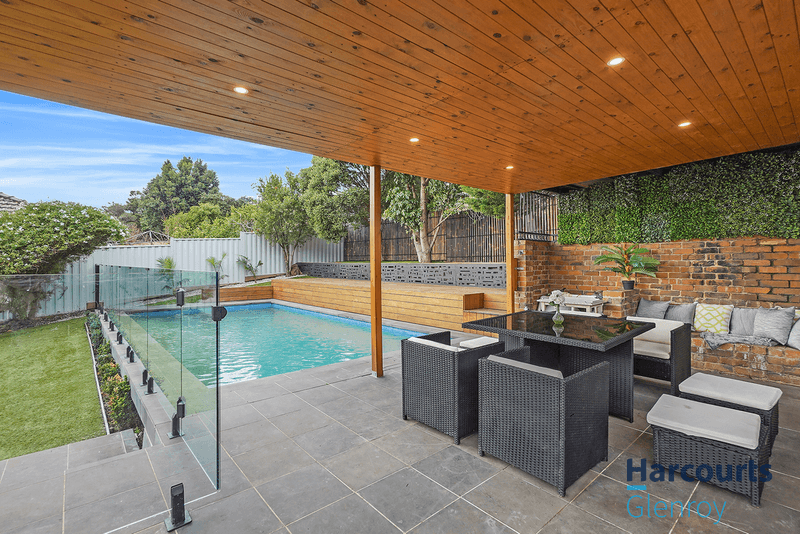 25 Valley Crescent, GLENROY, VIC 3046