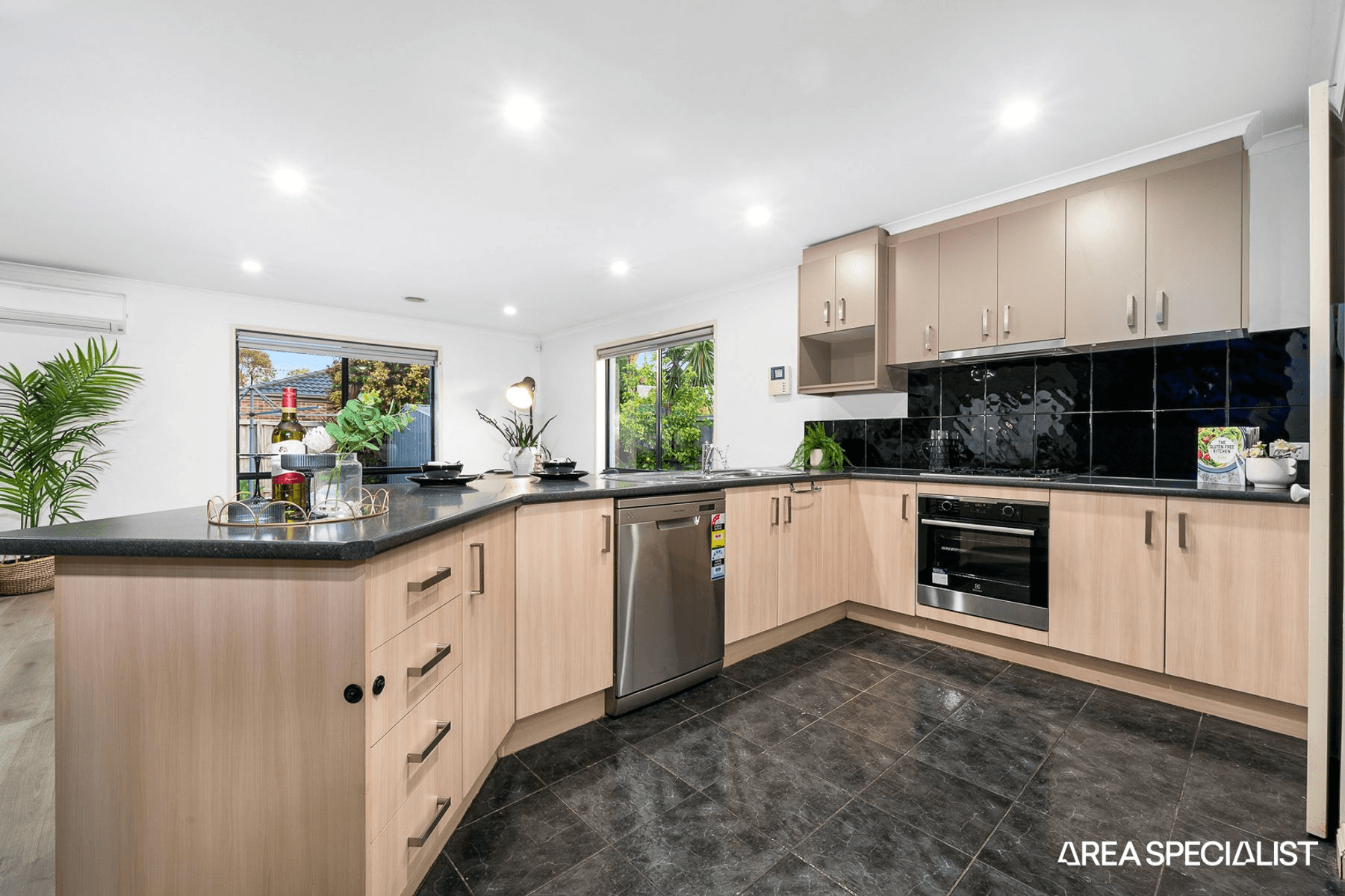 10 Dryandra Place, Cranbourne, VIC 3977