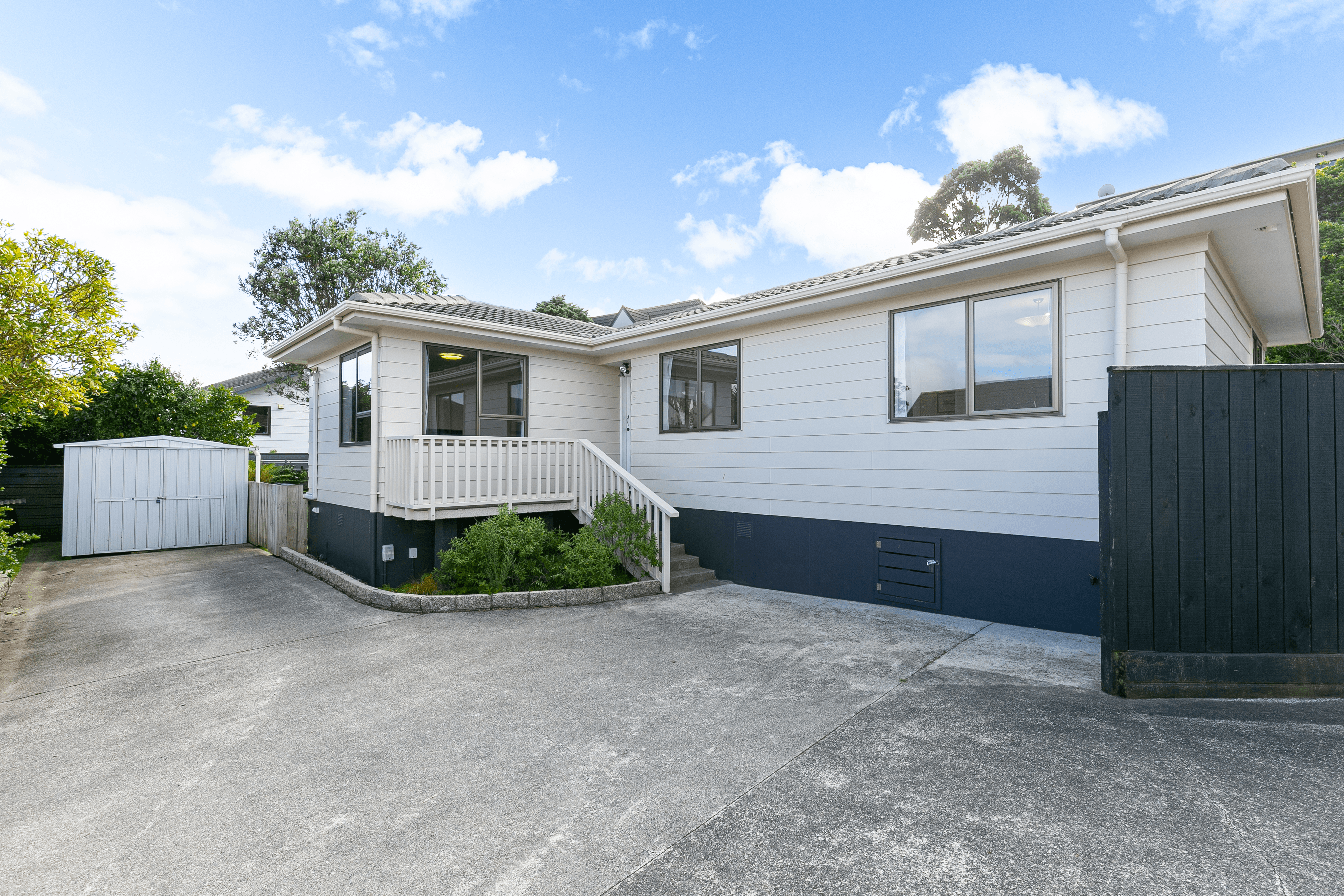 5 Ladbrooke Drive, Newlands, Wellington 6037