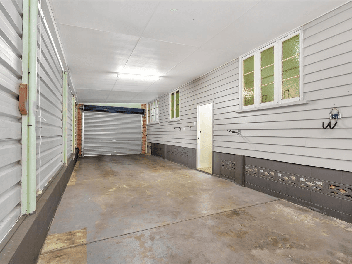 42 HICKORY Street, GOONDI BEND, QLD 4860