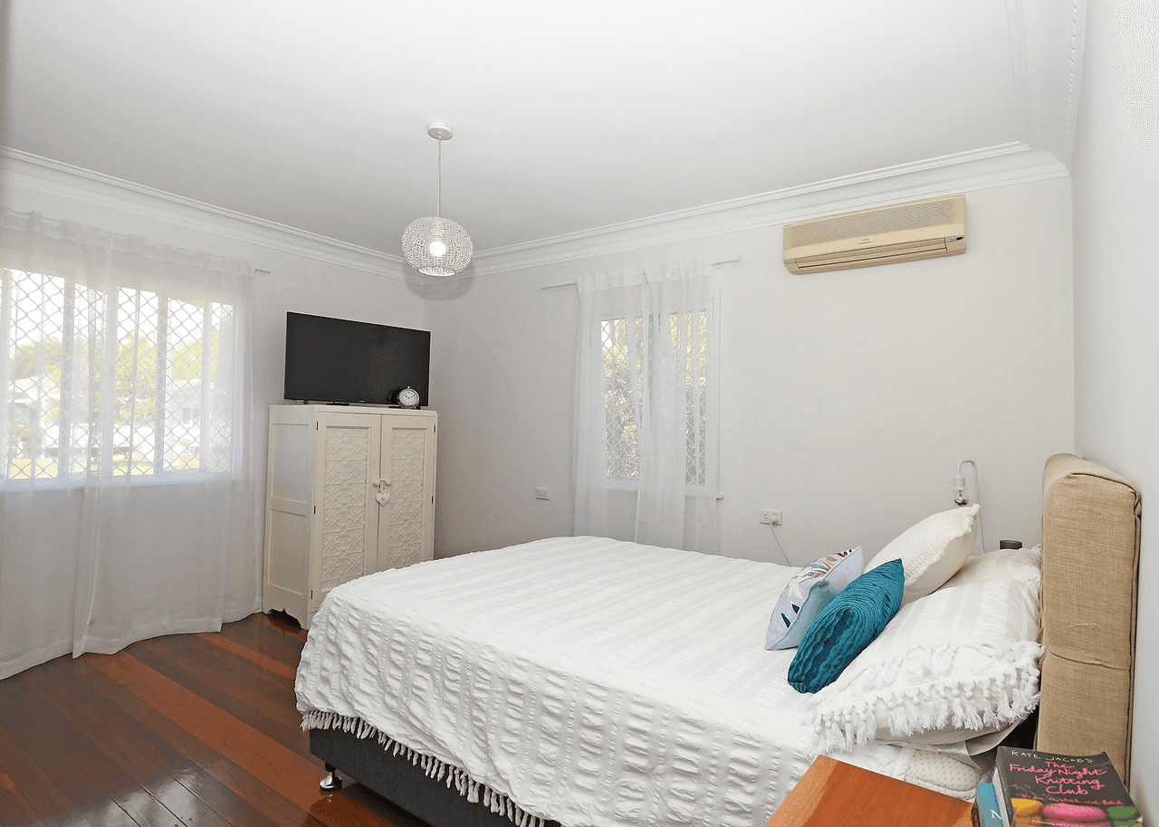 8 SCARBOROUGH Street, SCARNESS, QLD 4655