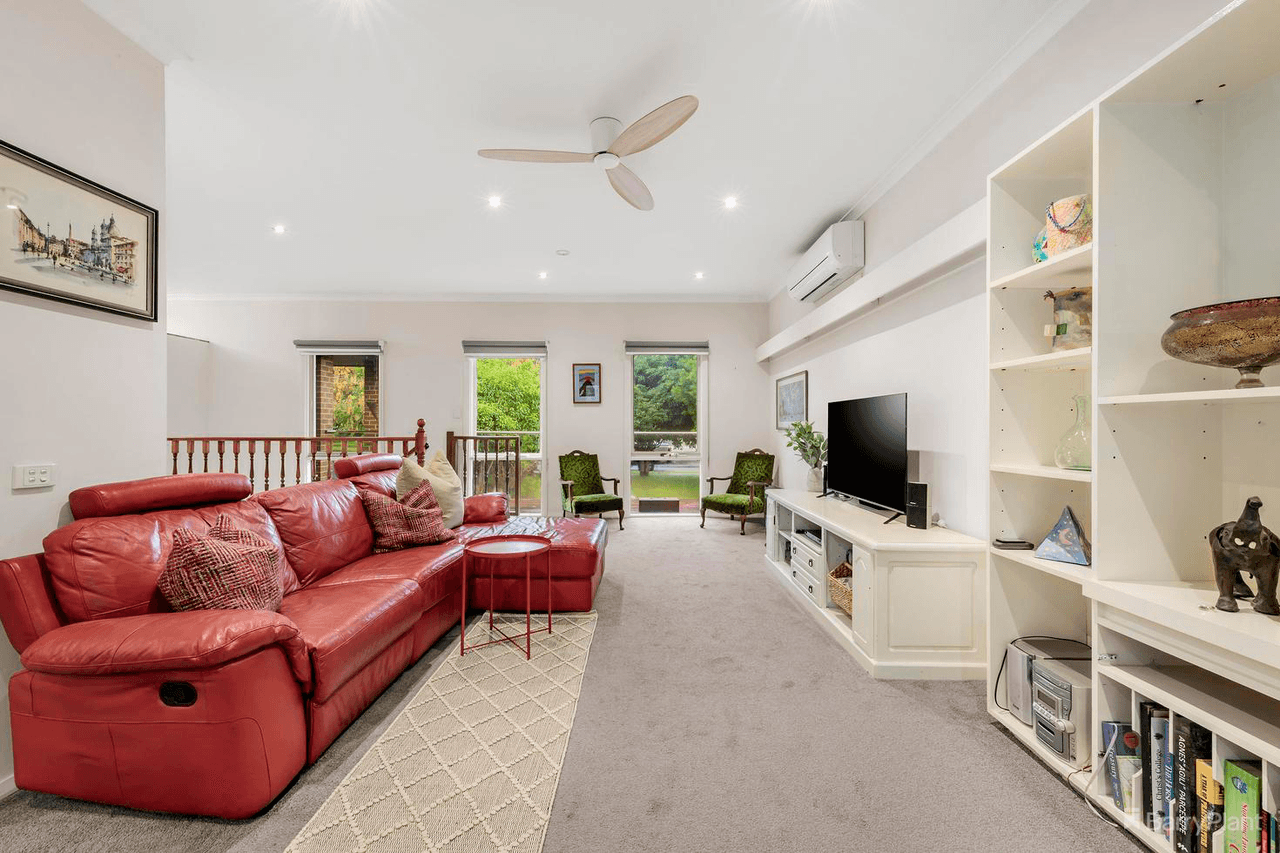 43 Avandina Crescent, GREENSBOROUGH, VIC 3088