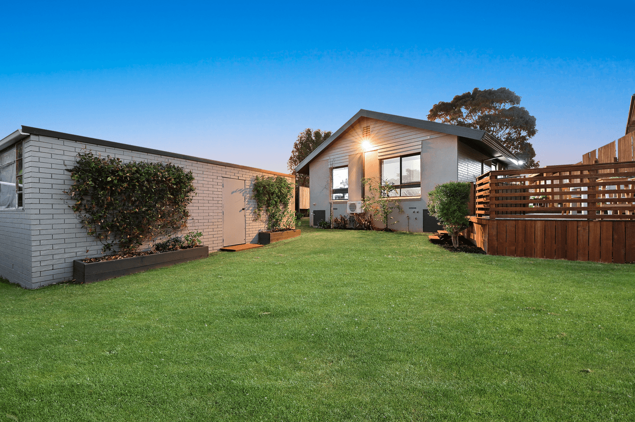 8 Cardigan Street, ENDEAVOUR HILLS, VIC 3802