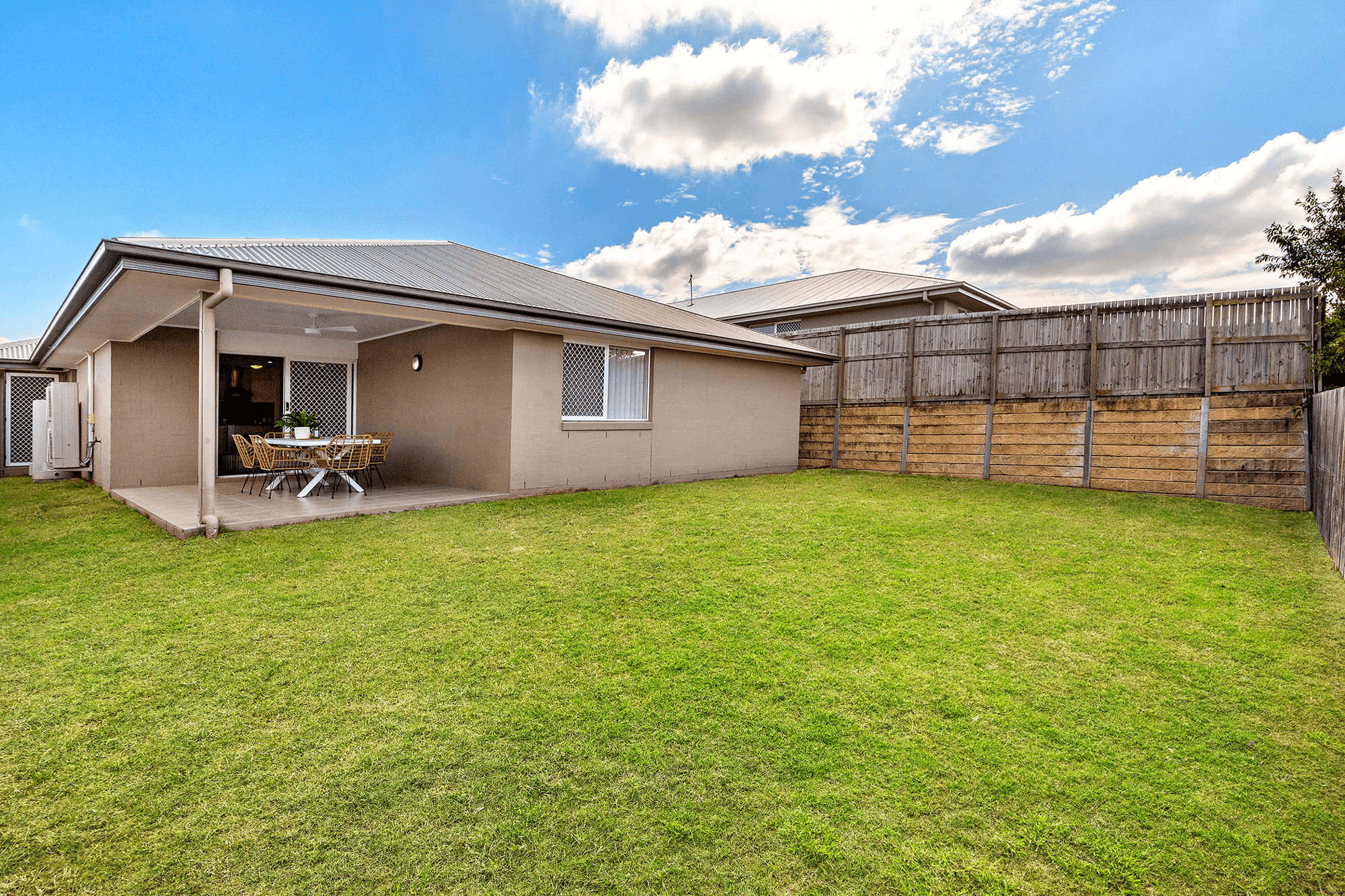 17 Morris Crescent, BELLBIRD PARK, QLD 4300