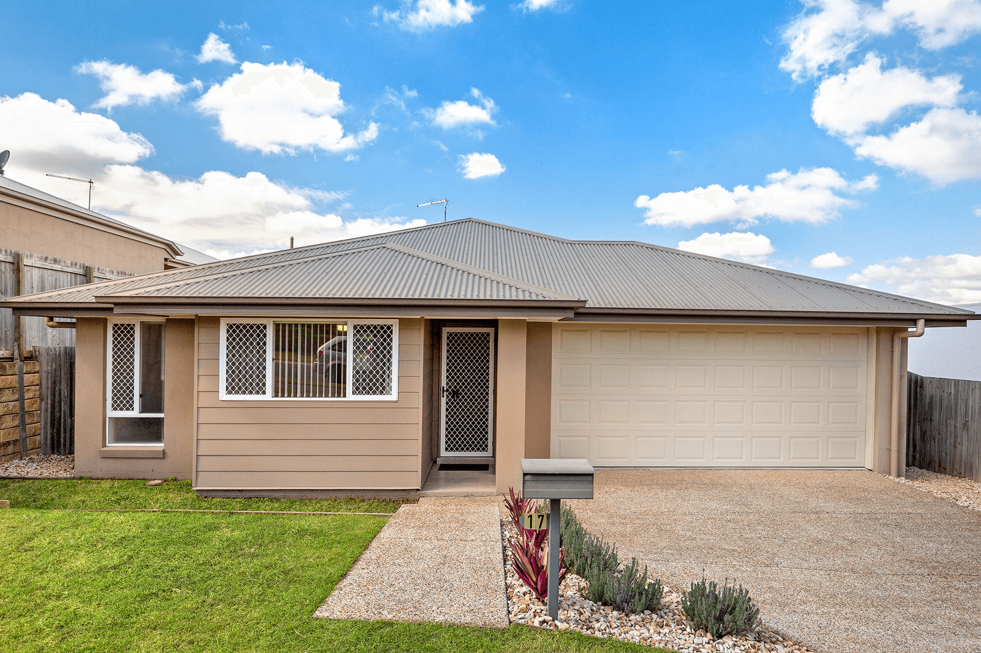 17 Morris Crescent, BELLBIRD PARK, QLD 4300