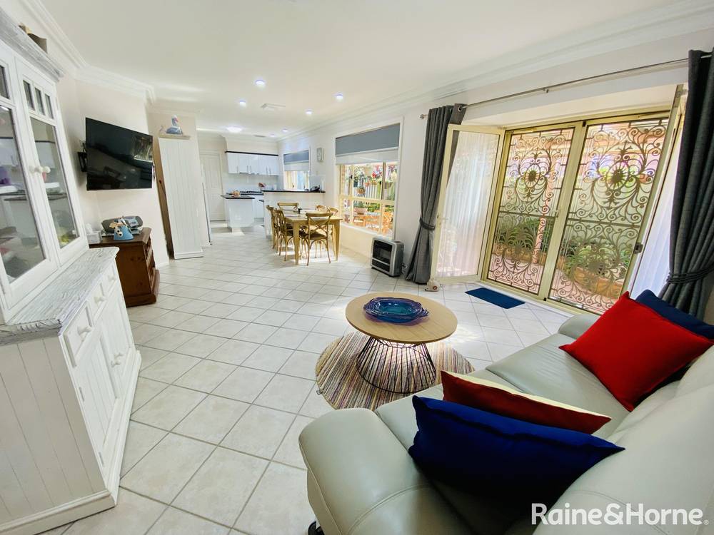 2 Angeleish Avenue, PARKES, NSW 2870