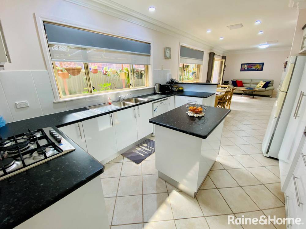 2 Angeleish Avenue, PARKES, NSW 2870