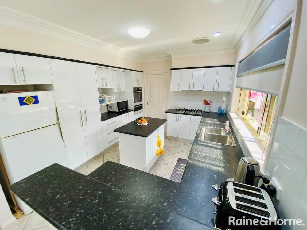 2 Angeleish Avenue, PARKES, NSW 2870