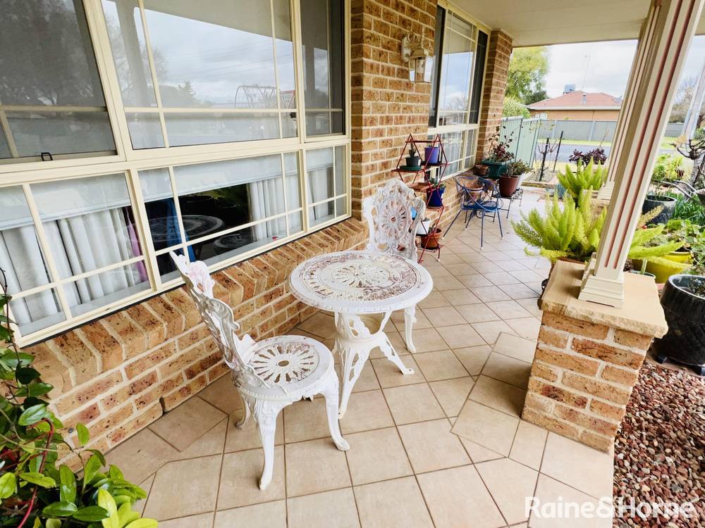 2 Angeleish Avenue, PARKES, NSW 2870