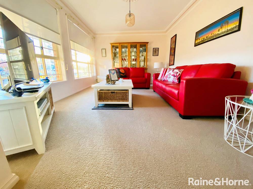 2 Angeleish Avenue, PARKES, NSW 2870